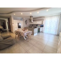 Casa Bifamiliare ad Angolo con garage in Vendita - Zona Istituto Primo Maggio