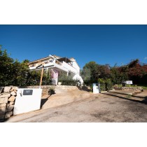 Appartamento piano terra indipendente con giardino privato a Kastalia !