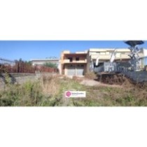 Vendesi stabile rustico con giardino
